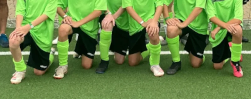 Jugend trainiert für Olympia / Förderverein HG jugend-trainiert-fuer-olympia-Schueler-in-fussballkleidung-foerderverein-humboldt-gymnasium-gifhorn