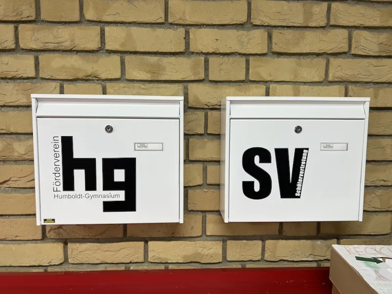 Postkasten des Fördervereins HG postkasten-des-foerdervereins-und-der-schuelervertretung-humboldt-gymnasium-gifhorn